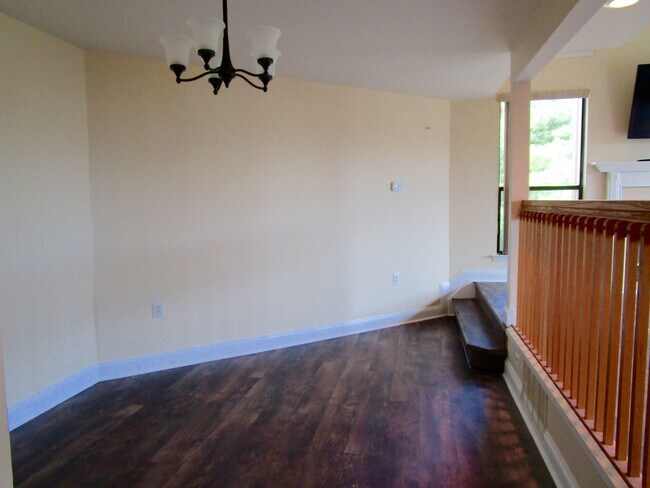 Building Photo - 167 Locust Ln