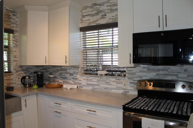 Building Photo - 225 Gulfstream Blvd