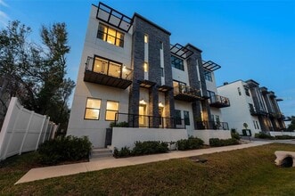 Building Photo - 4810 W McElroy Ave