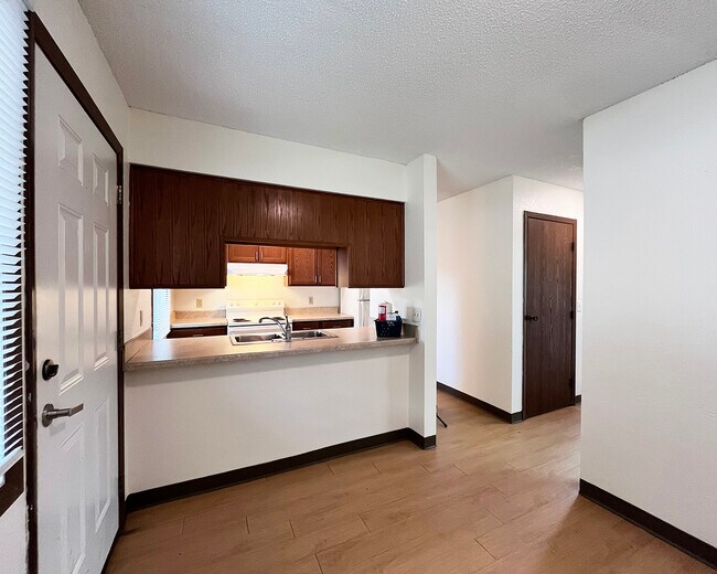 Building Photo - Sunrise Manor