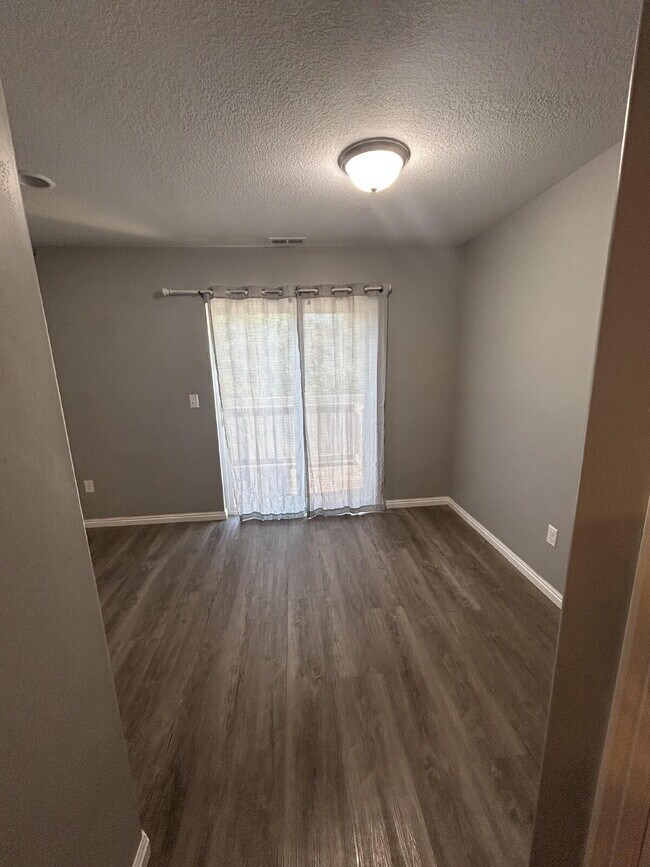 Building Photo - "Charming 3-Bed Home in Sunset with Granit...