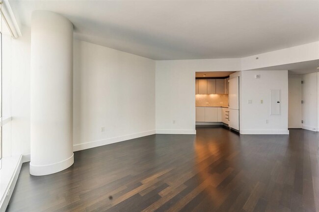 Building Photo - 77 Hudson St