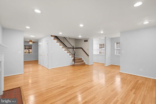 Building Photo - 307 S Fillmore St