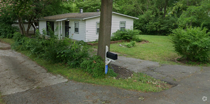 Building Photo - 1946 N Riley Ave