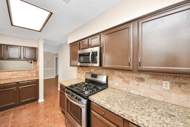 Foto del edificio - 2102 Rolling Glen Dr