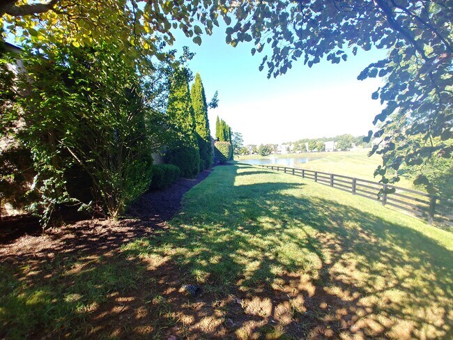 Patio lateral - 555 Goldon Trophy Trl