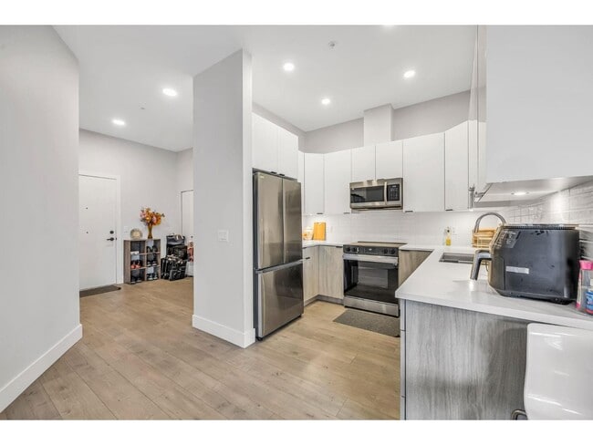 Building Photo - 20061 Fraser Hwy