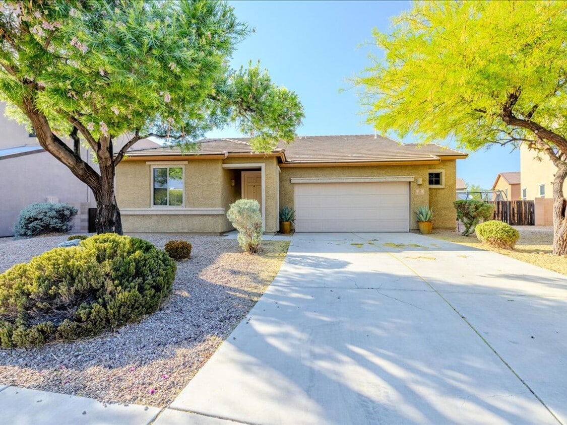 Primary Photo - 4 bedroom, 2 bath, 2 car garage