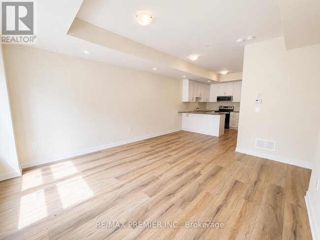 Building Photo - 1695 Dersan St