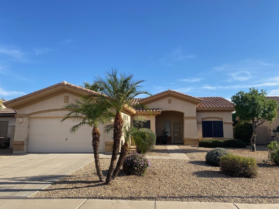 Building Photo - 3BDRM 2BA Residential home with pool for r...