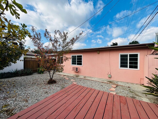 Building Photo - Brunswick Duplex