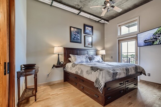 Building Photo - Luxury LoHi Loft