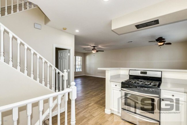 Building Photo - GORGEOUS 5 BEDROOM TEMPE RENTAL HOME READY...