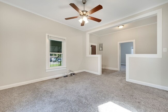Building Photo - Charming 3 Bedroom, 2 Bath Bungalow with F...