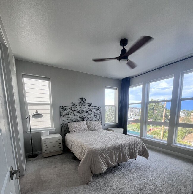 Building Photo - Stunning 3-Story Modern Home with Rooftop Terrace & Flatiron Views