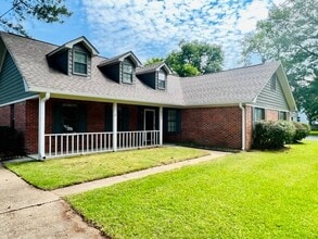 Building Photo - 322 W Franklin St