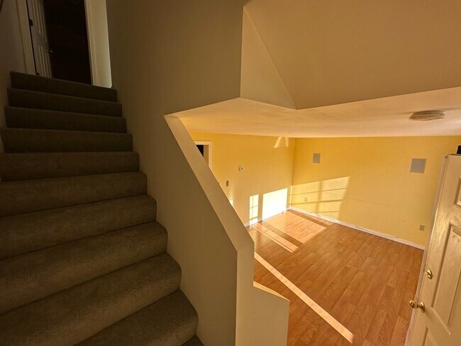 Foto del edificio - 8 Linwood Rd