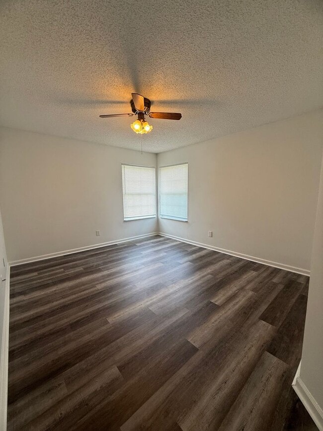 Building Photo - 701 Coventry Ln