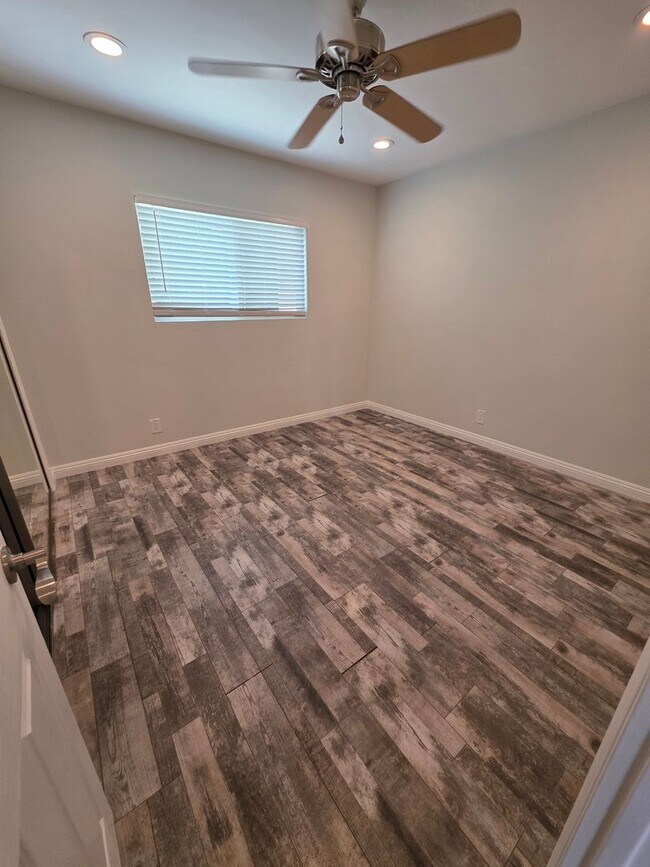 Foto del edificio - MOVE IN SPECIAL!!! $2,397 FOR FIRST THREE ...