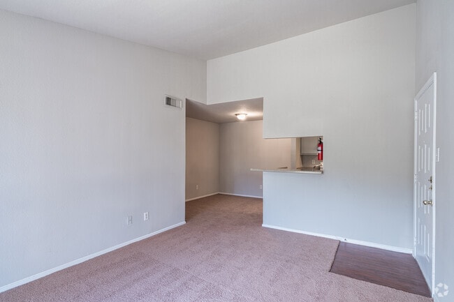 1BR, 1BA - 683SF - Elm Creek