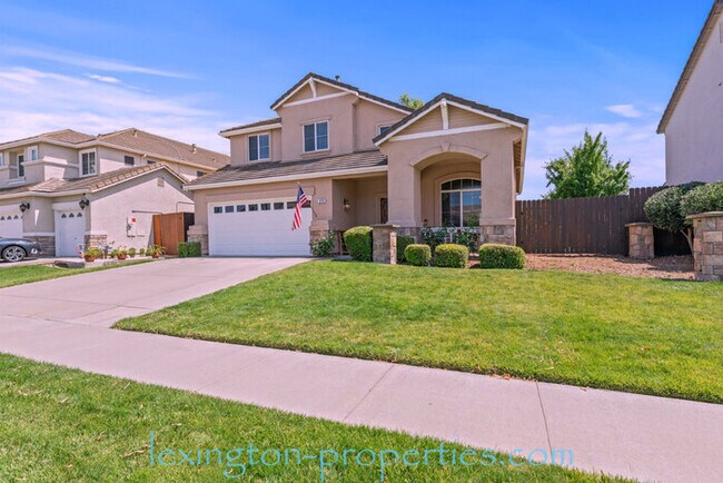 Building Photo - Gorgeous, 3Bed/2.5Bath, Home in Bridgeway ...