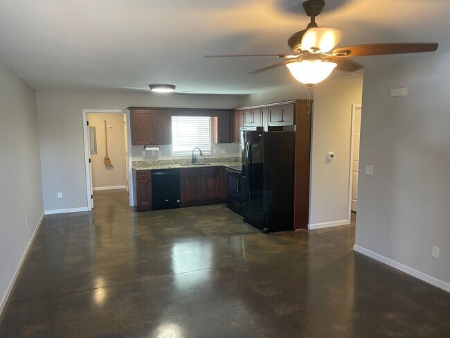 Foto del edificio - Available on September 10th, 2026!  2 bed 1 bath duplex in Denver NC!