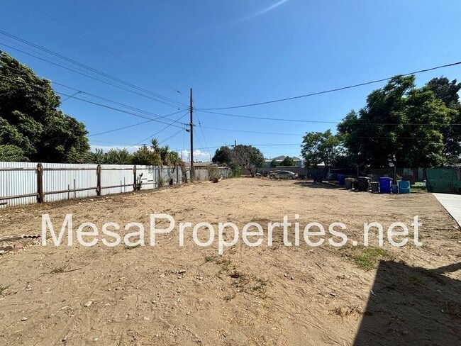 Building Photo - 16059 Iris Dr