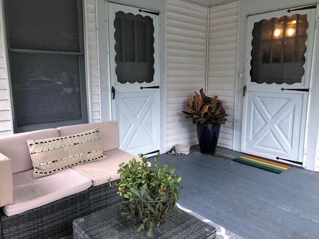 Building Photo - 703E31