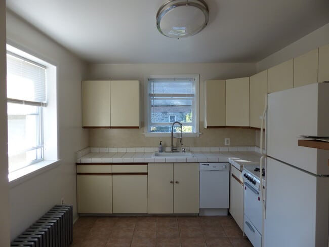 Kitchen - 268 Fountain St