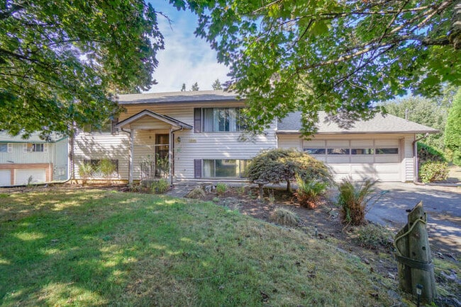 Building Photo - FOUR BEDROOM SPLIT LEVEL IN SALMON CREEK