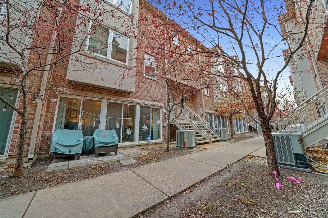 Primary Photo - 3922 Wehrman Ave