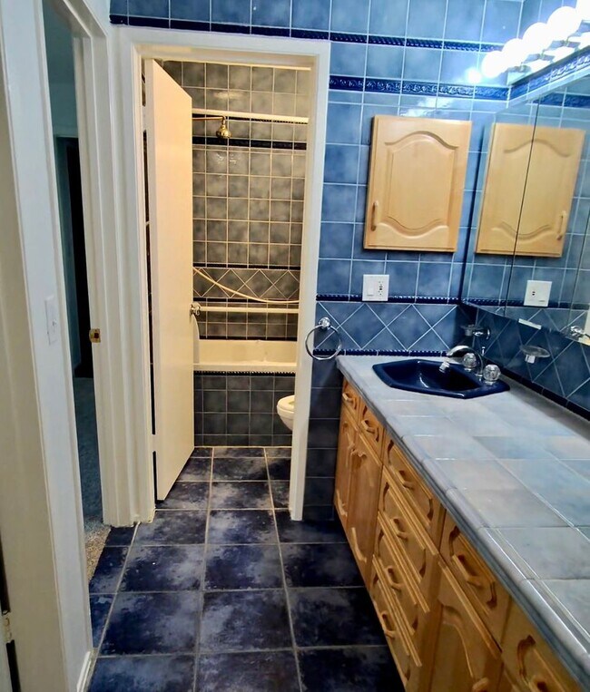 Foto del edificio - Watergate Garden Condo | 2 Bed, 2 Bath wit...