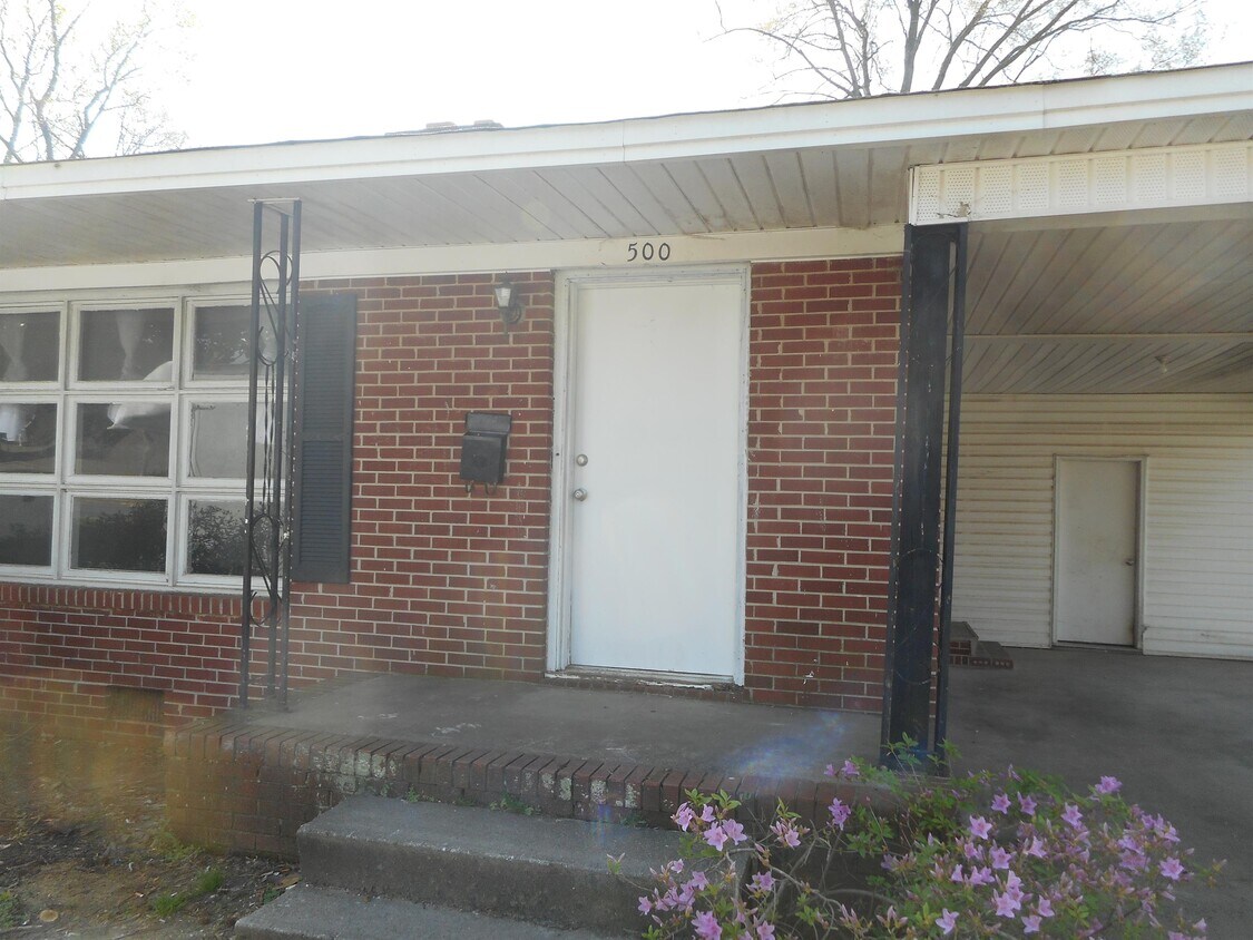Primary Photo - 500 McConnell St