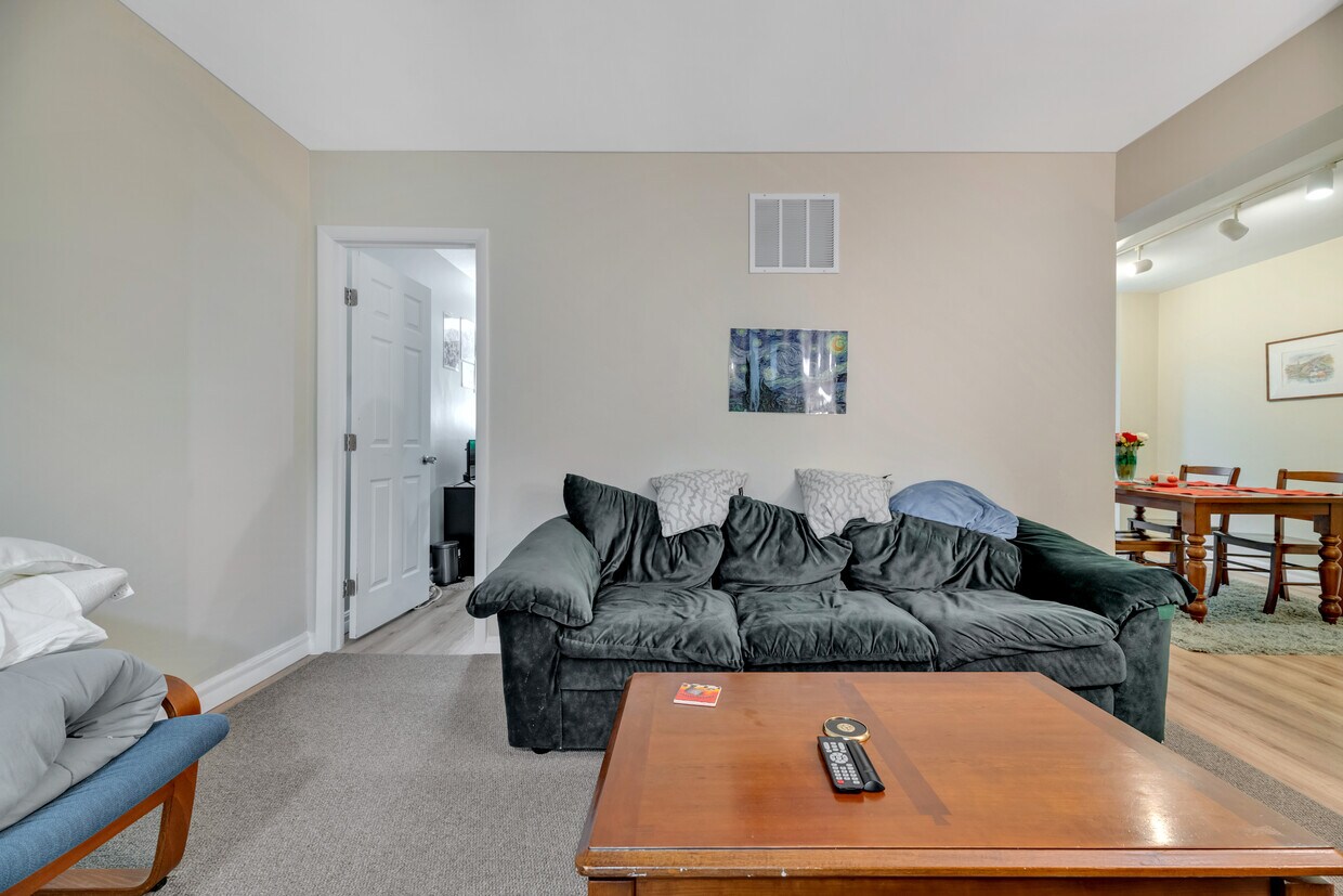 Primary Photo - 4201 Cathedral Ave NW