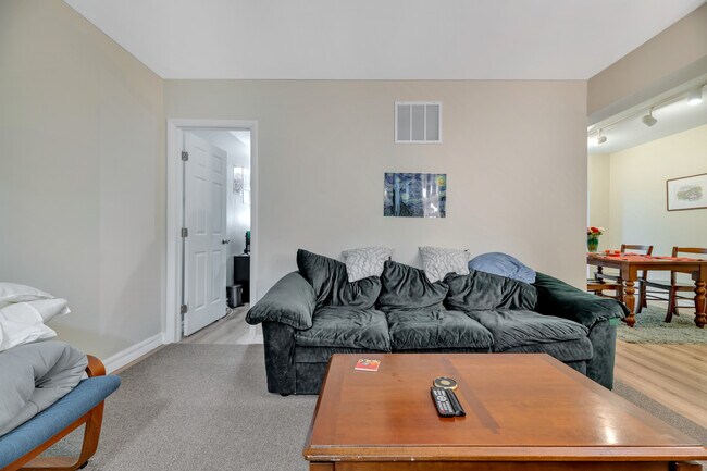Building Photo - 4201 Cathedral Ave NW