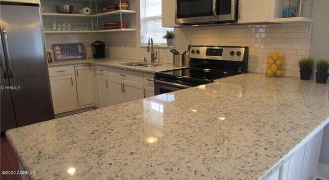 Foto del edificio - 4325 Pinewood Cir