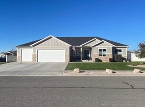 Building Photo - 1335 N 200 E