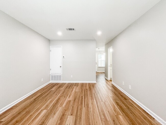 Building Photo - 2106 Schwab Ct