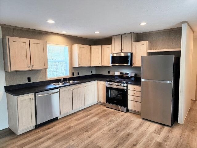 Foto del edificio - 230 Whittlesey Ave