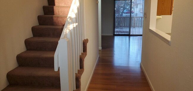 Building Photo - 3 bd, 2.5 ba Foxfire Condo, 5 minute drive...