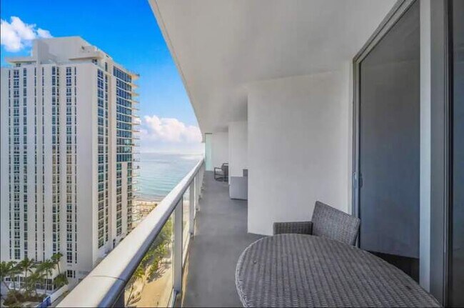 Foto del edificio - Hyde Resort: Luxe 2BR Beachfront, Private ...