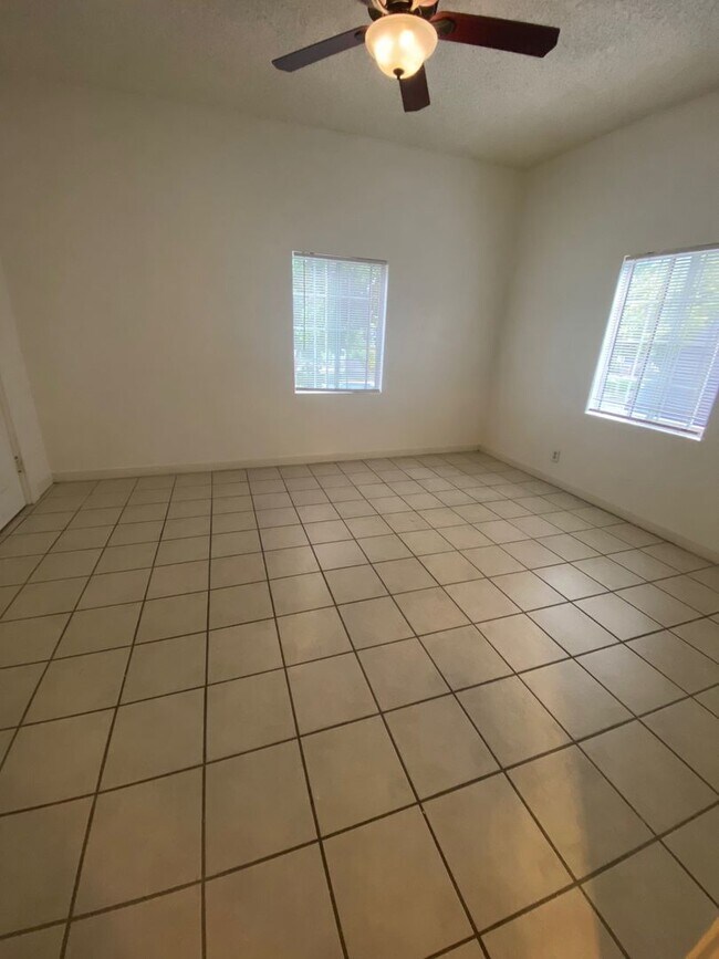 Foto del edificio - 1560 Montgomery St
