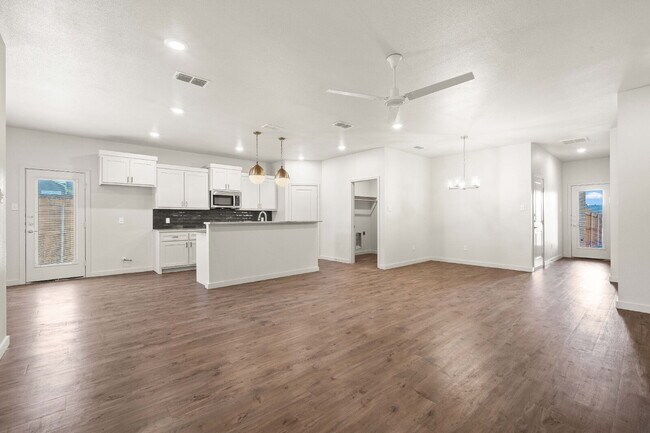 Building Photo - New Luxurious Townhome Located In Abbey Glen - Cooper ISD