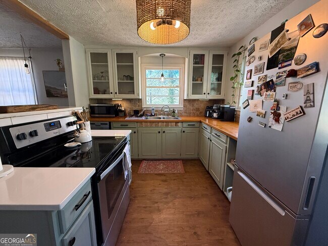 Foto del edificio - 199 Mimosa Dr