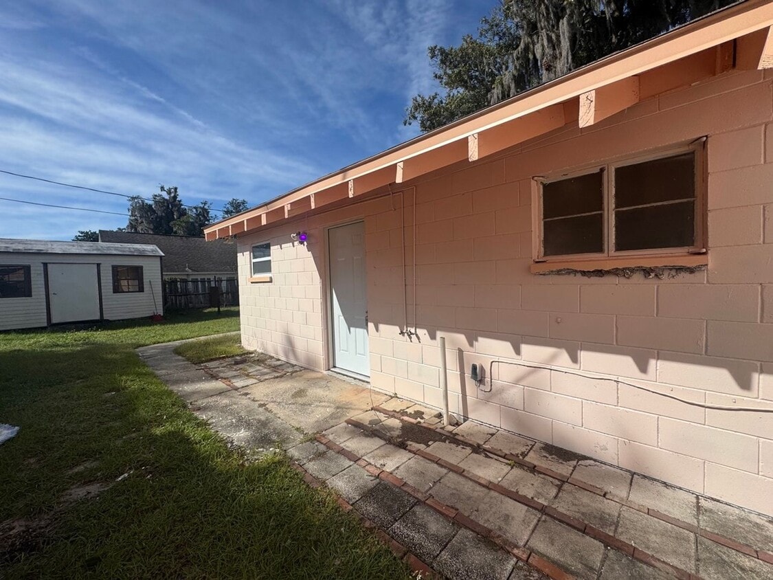 Foto principal - 710 N Grove St