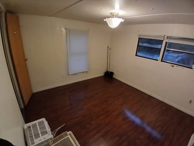 Foto del edificio - 4825 Marshall Ct