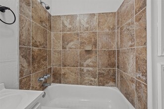 Building Photo - 907 W Gray St