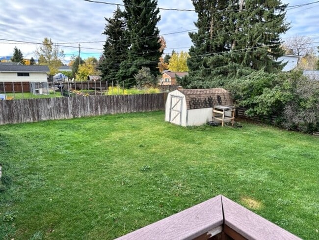Building Photo - Spacious 6BD 2BA House