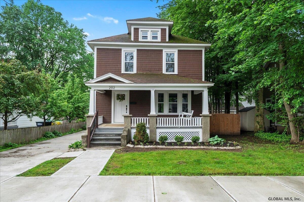 Primary Photo - 202 Lake Ave