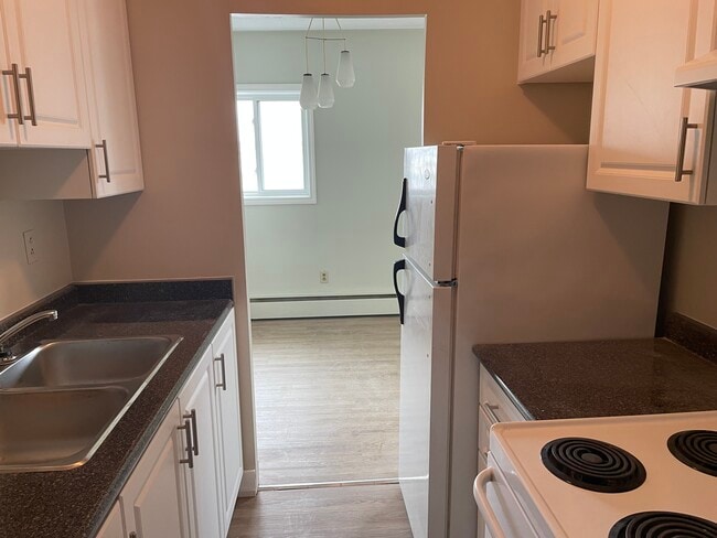 Building Photo - RECENTLY UPDATED 1-BEDROOM APARTMENT FOR R...